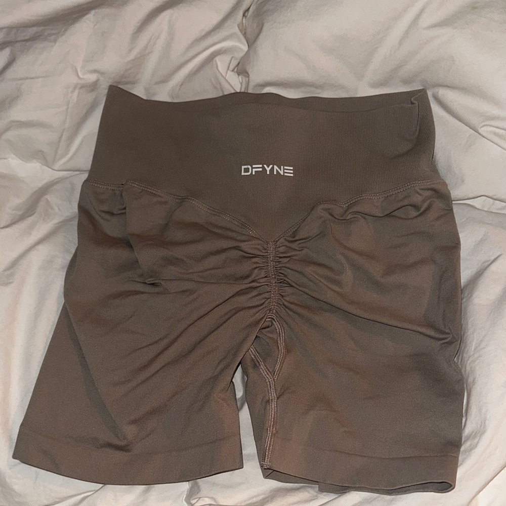 DYFNE impact shorts